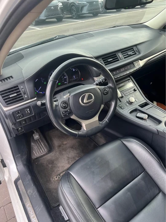 2014 Lexus CT - Image 3 of 6