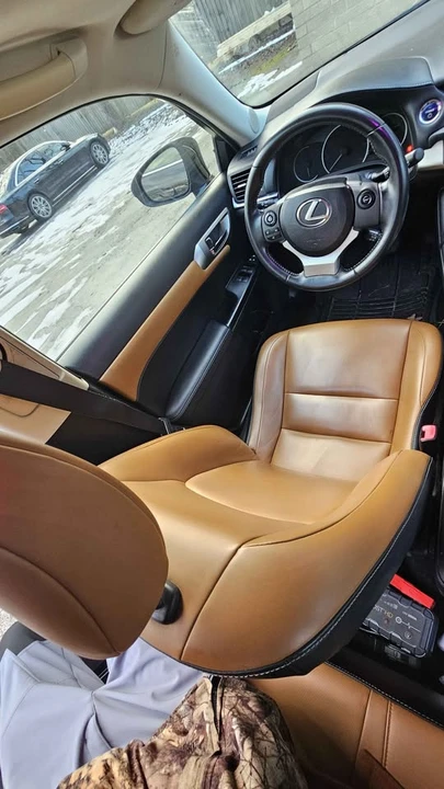 2014 Lexus CT - Image 13 of 14