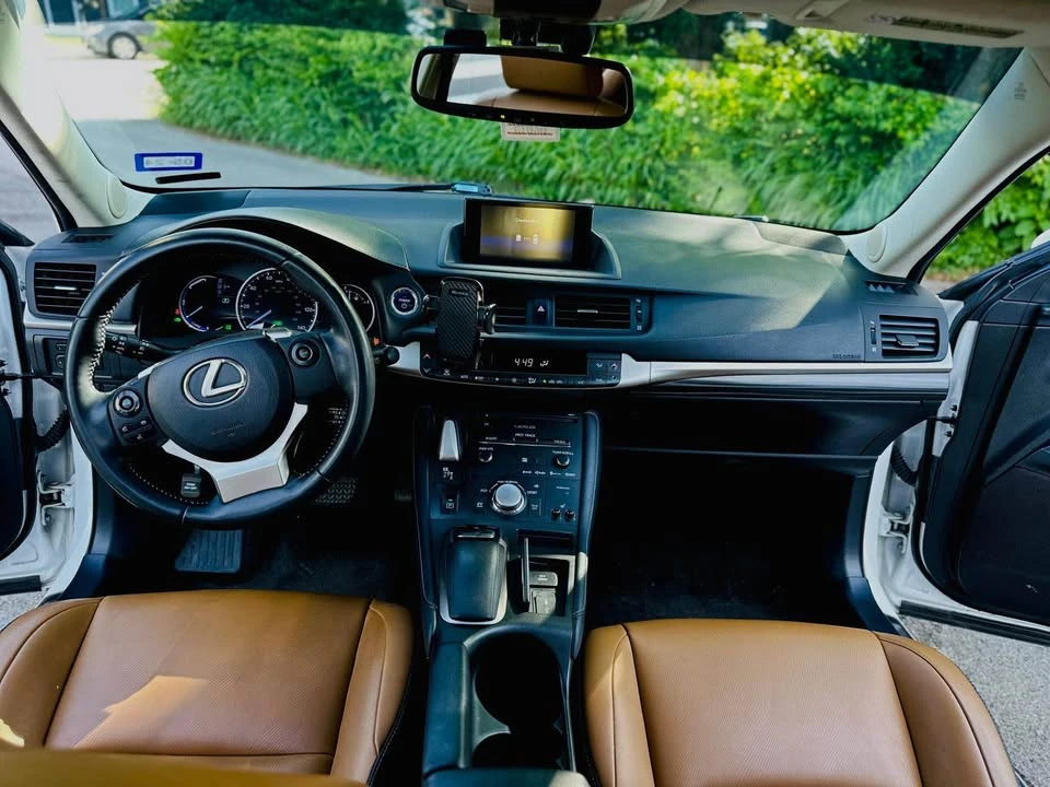 2014 Lexus CT - Image 4 of 10