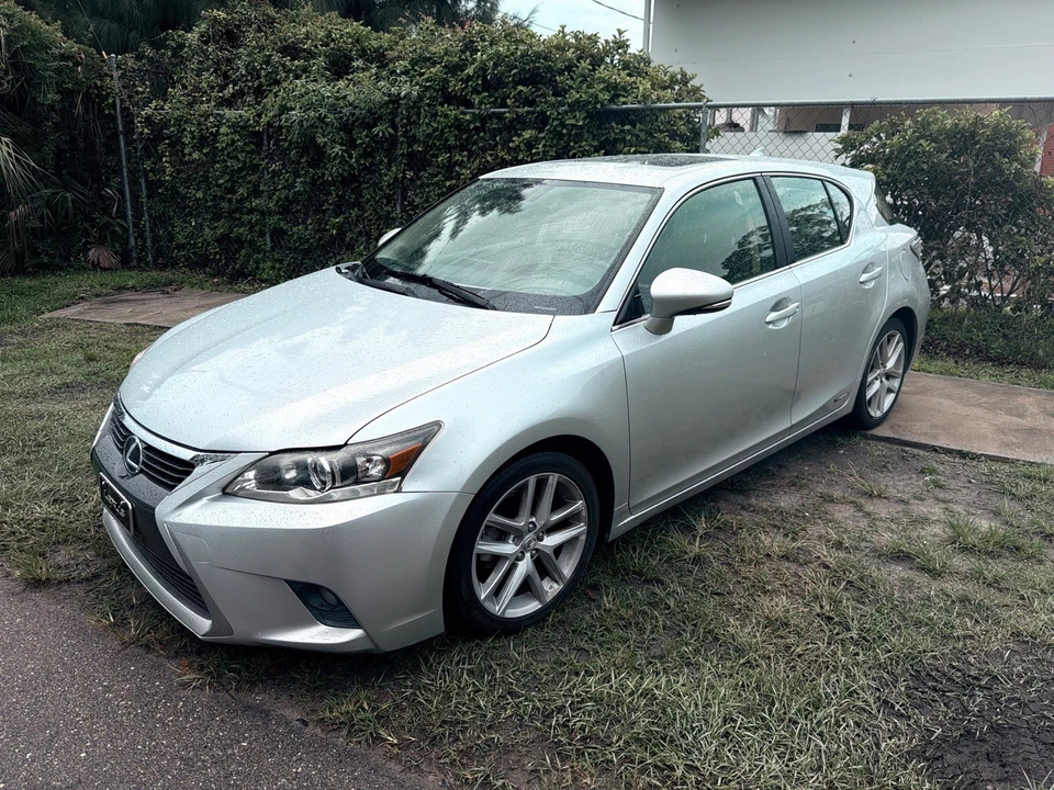 2014 Lexus CT - Image 2 of 21
