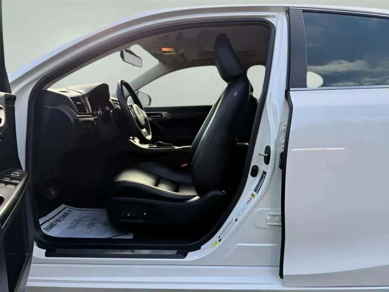2014 Lexus CT - Image 10 of 12