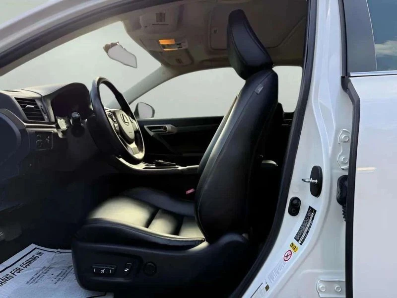 2014 Lexus CT - Image 11 of 12