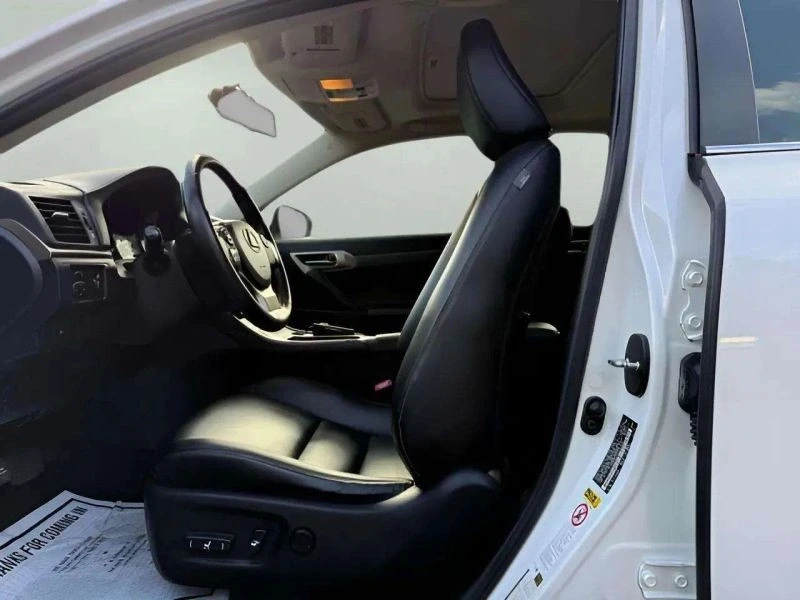 2014 Lexus CT - Image 11 of 12