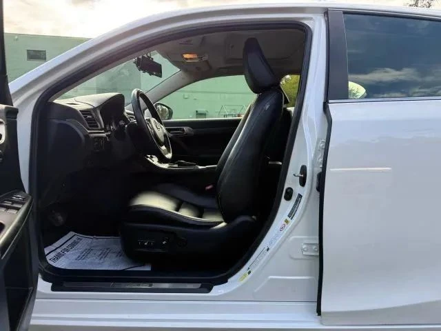 2014 Lexus CT - Image 10 of 12