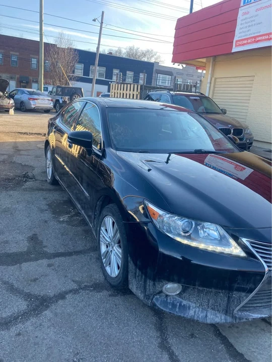 2014 Lexus ES 6th Gen - Image 9 of 11