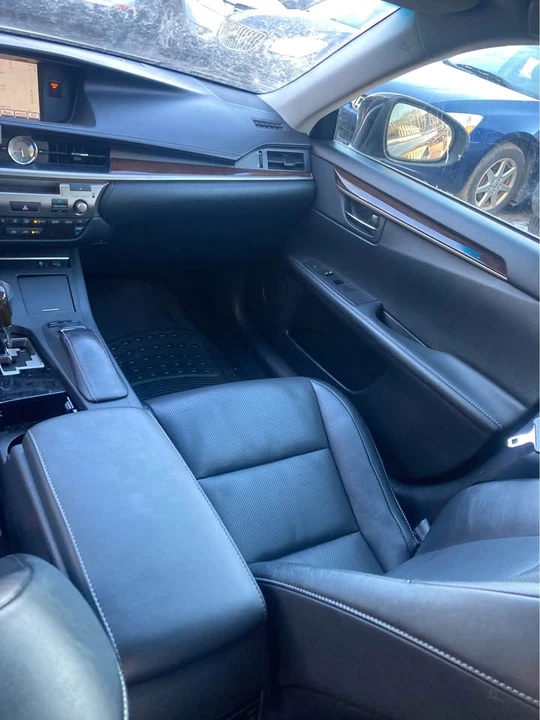 2014 Lexus ES 6th Gen - Image 5 of 11