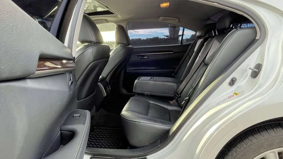 2014 Lexus ES 6th Gen - Image 3 of 5