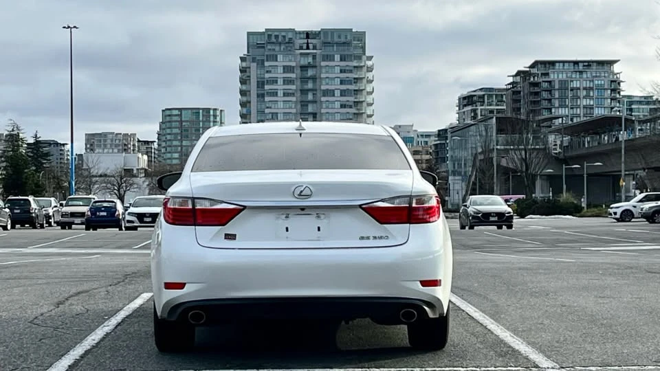 2014 Lexus ES 6th Gen - Image 5 of 5