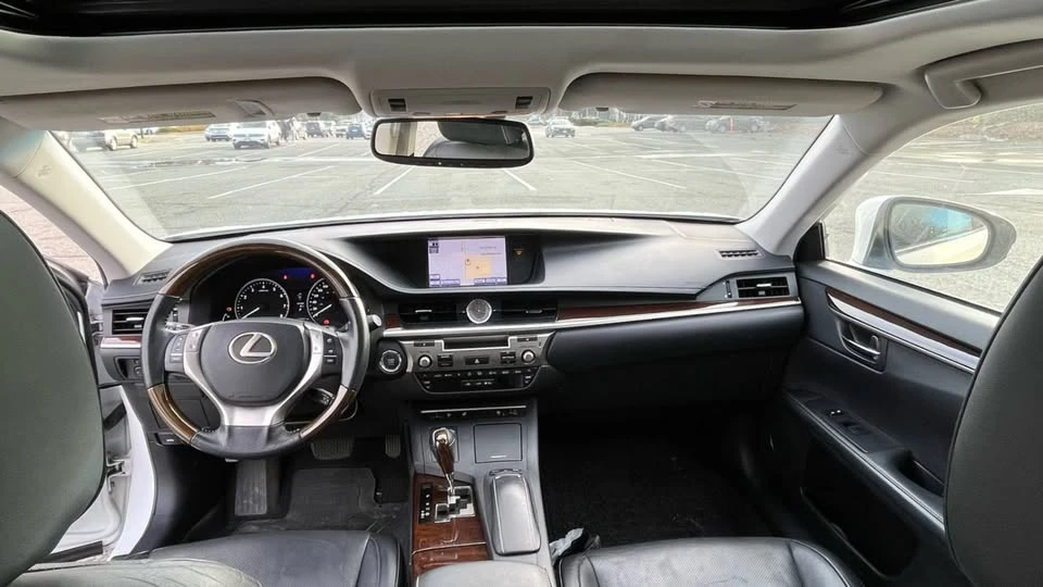 2014 Lexus ES 6th Gen - Image 2 of 5