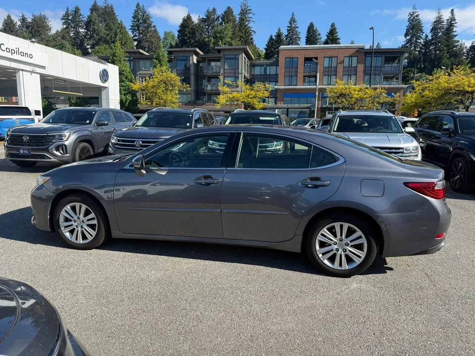 2014 Lexus ES 6th Gen - Image 12 of 14