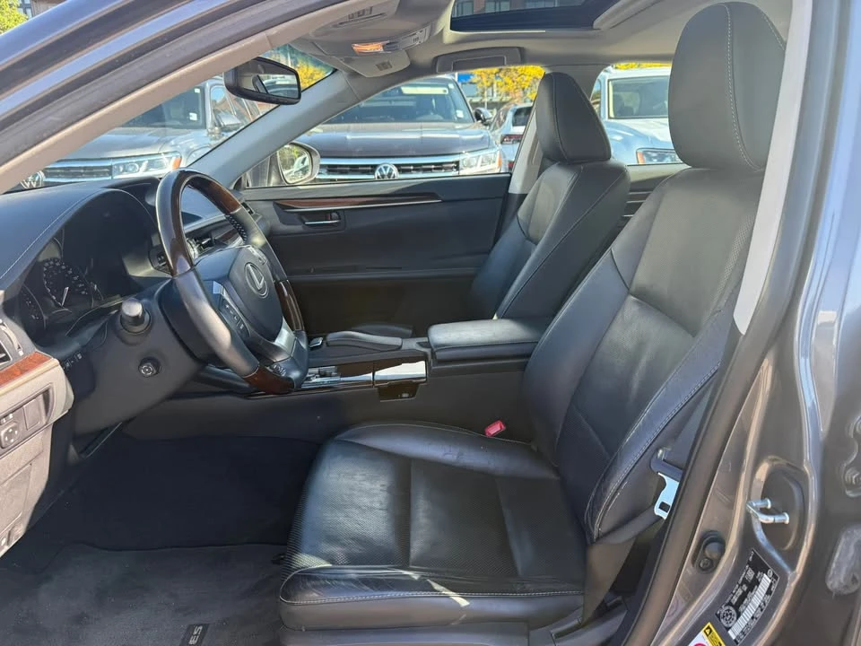 2014 Lexus ES 6th Gen - Image 2 of 14