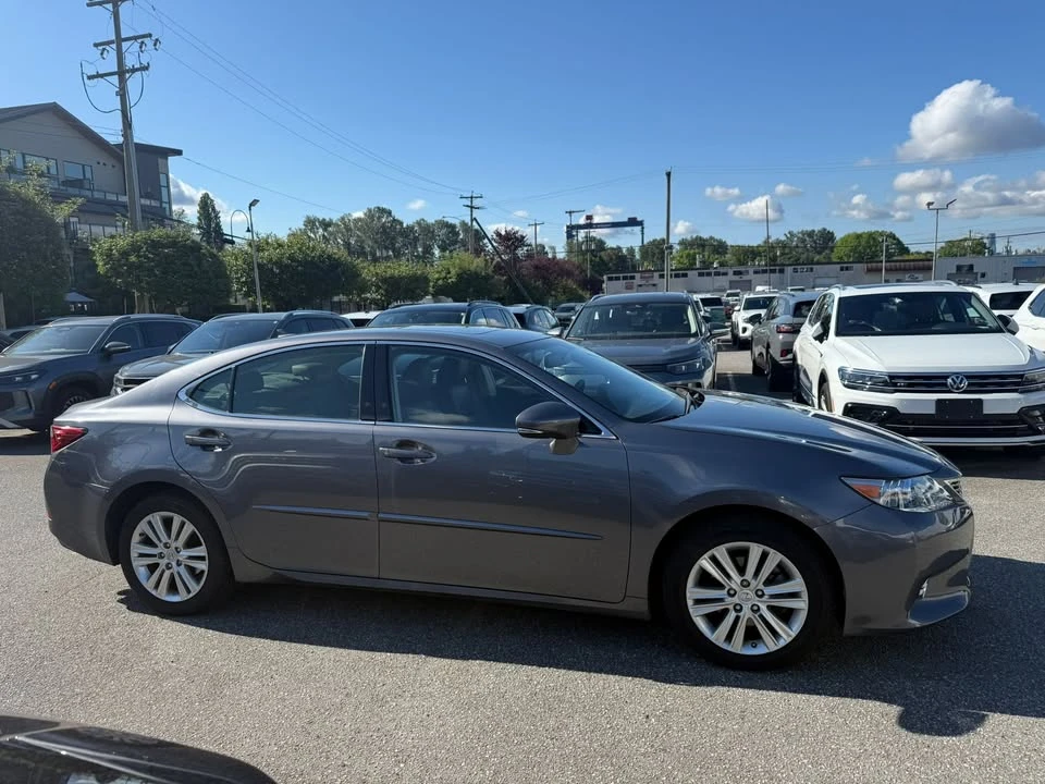 2014 Lexus ES 6th Gen - Image 10 of 14