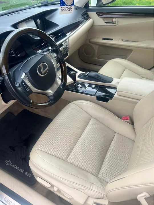 2014 Lexus ES 6th Gen - Image 5 of 9