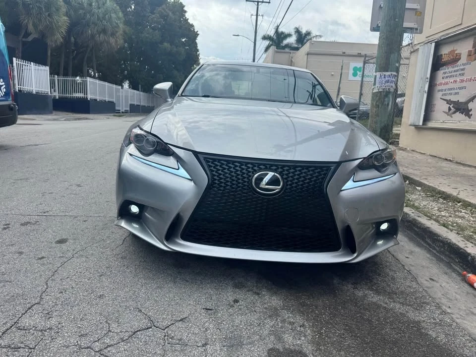 2014 Lexus ES 6th Gen - Image 18 of 19