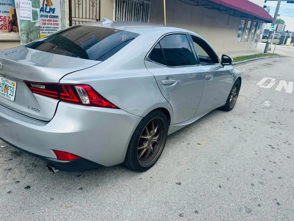 2014 Lexus ES 6th Gen - Image 13 of 19