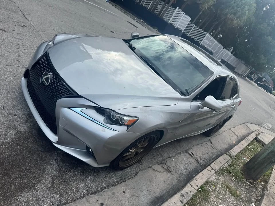 2014 Lexus ES 6th Gen - Image 17 of 19