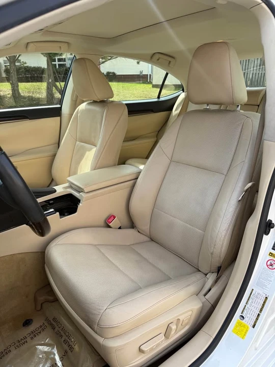 2014 Lexus ES 6th Gen - Image 11 of 20