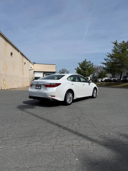 2014 Lexus ES 6th Gen - Image 4 of 20