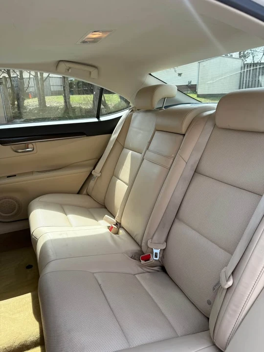2014 Lexus ES 6th Gen - Image 10 of 20