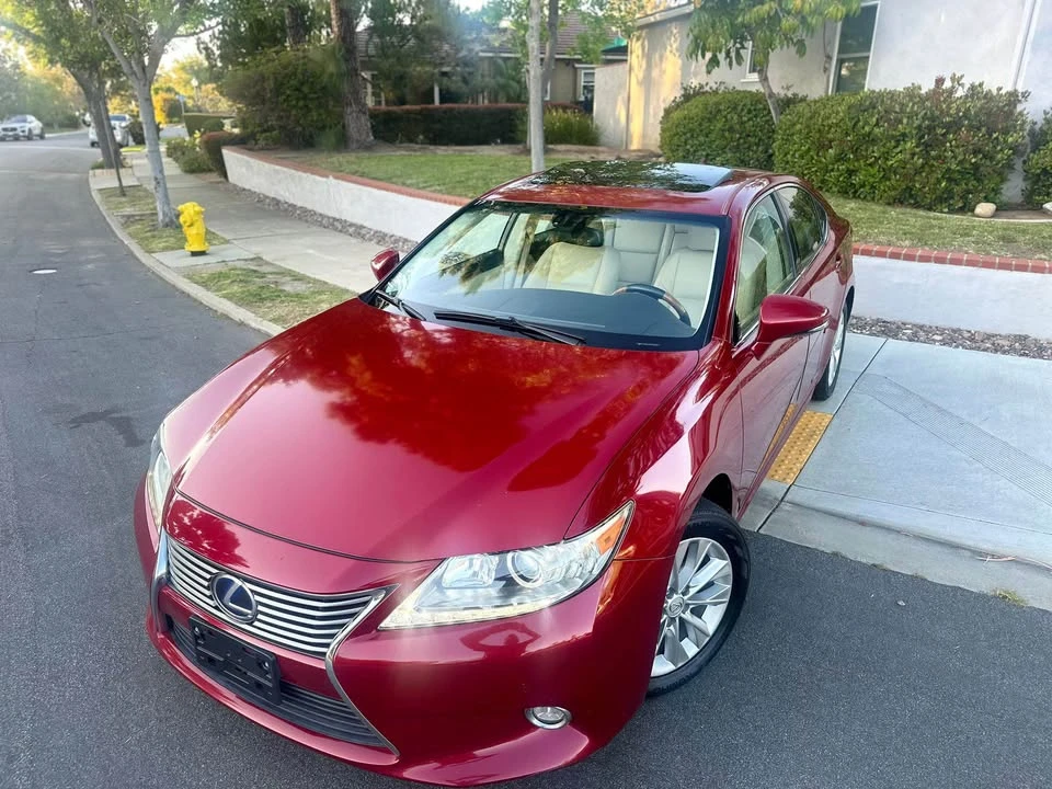 2014 Lexus ES 6th Gen - Image 8 of 9