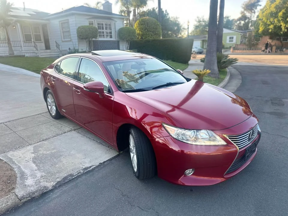 2014 Lexus ES 6th Gen - Image 4 of 9