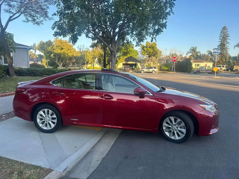 2014 Lexus ES 6th Gen - Image 9 of 9