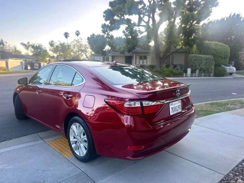 2014 Lexus ES 6th Gen - Image 2 of 9