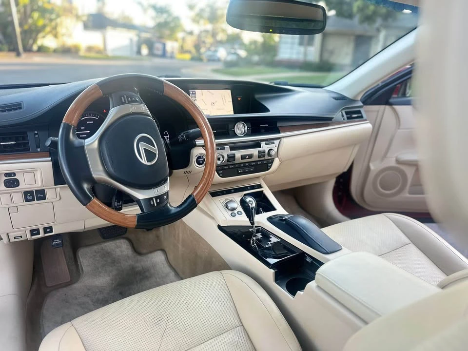 2014 Lexus ES 6th Gen - Image 6 of 9