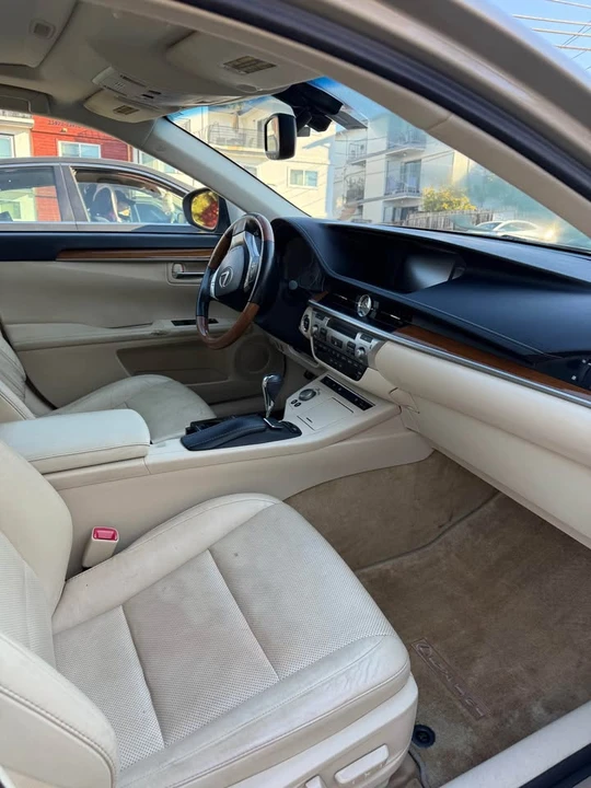 2014 Lexus ES 6th Gen - Image 7 of 8