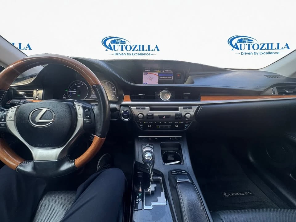 2014 Lexus ES 6th Gen - Image 8 of 15