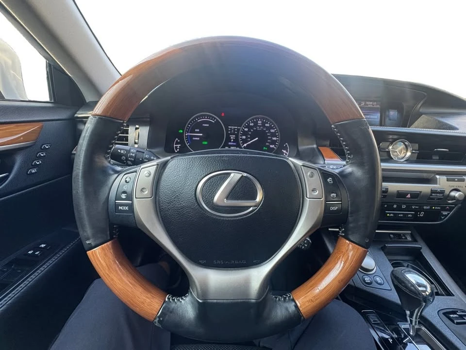 2014 Lexus ES 6th Gen - Image 9 of 15
