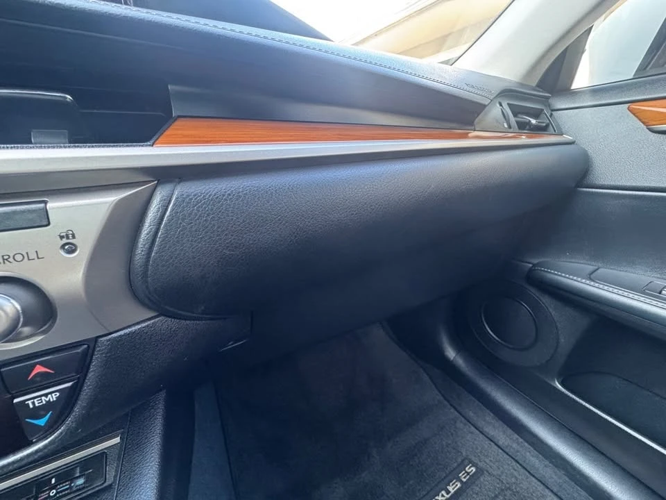 2014 Lexus ES 6th Gen - Image 15 of 15