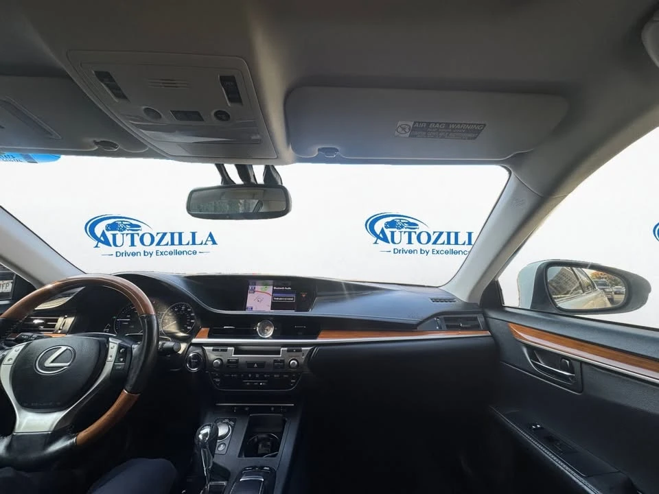 2014 Lexus ES 6th Gen - Image 6 of 15