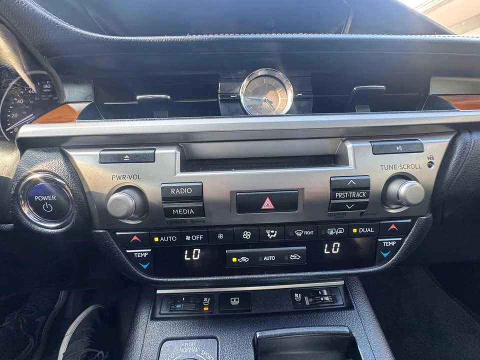 2014 Lexus ES 6th Gen - Image 14 of 15