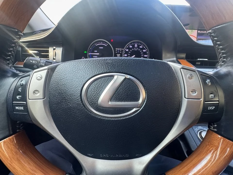 2014 Lexus ES 6th Gen - Image 10 of 15
