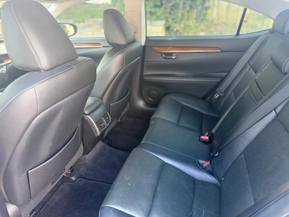 2014 Lexus ES 6th Gen - Image 12 of 17