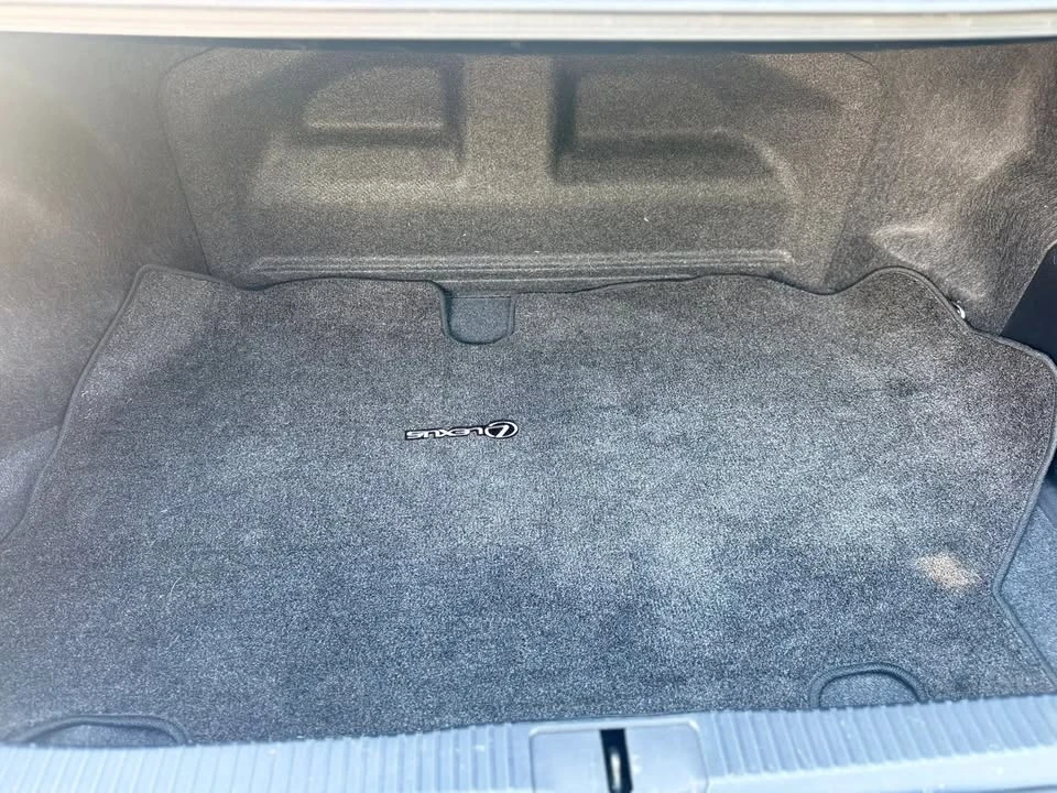 2014 Lexus ES 6th Gen - Image 15 of 17