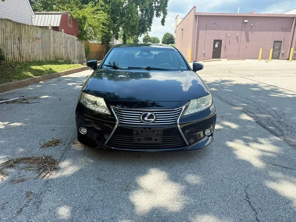 2014 Lexus ES 6th Gen - Image 8 of 17
