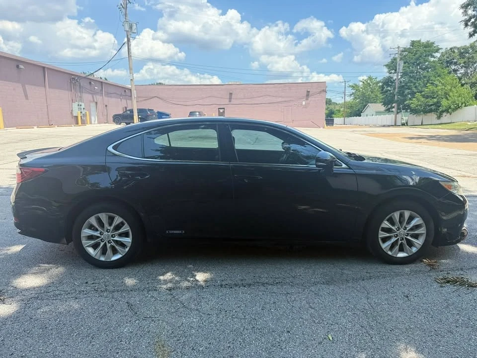 2014 Lexus ES 6th Gen - Image 6 of 17