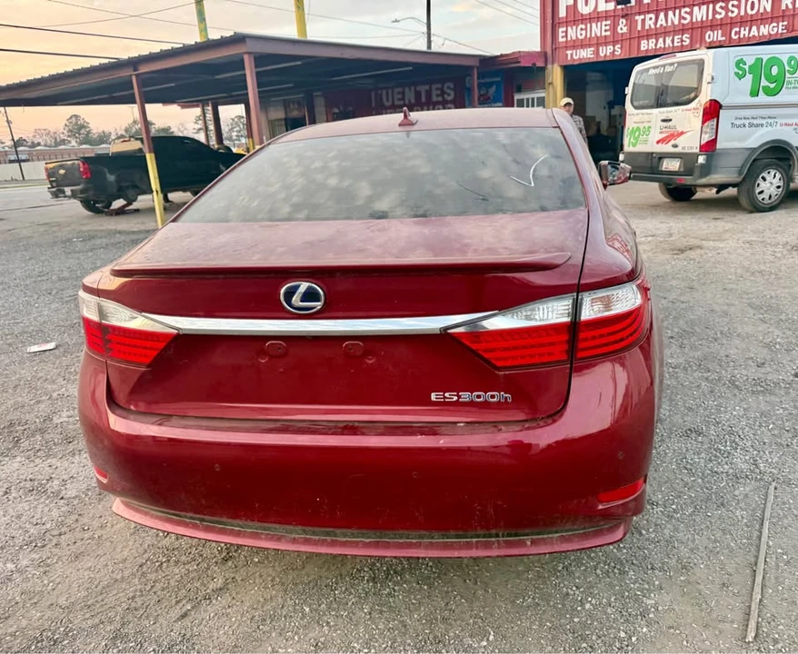 2014 Lexus ES 6th Gen - Image 2 of 6