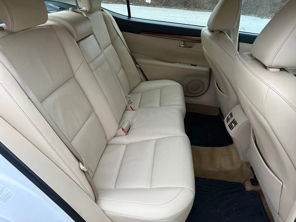 2014 Lexus ES 6th Gen - Image 12 of 14