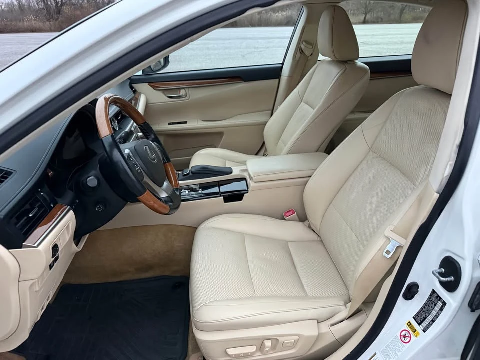 2014 Lexus ES 6th Gen - Image 9 of 14