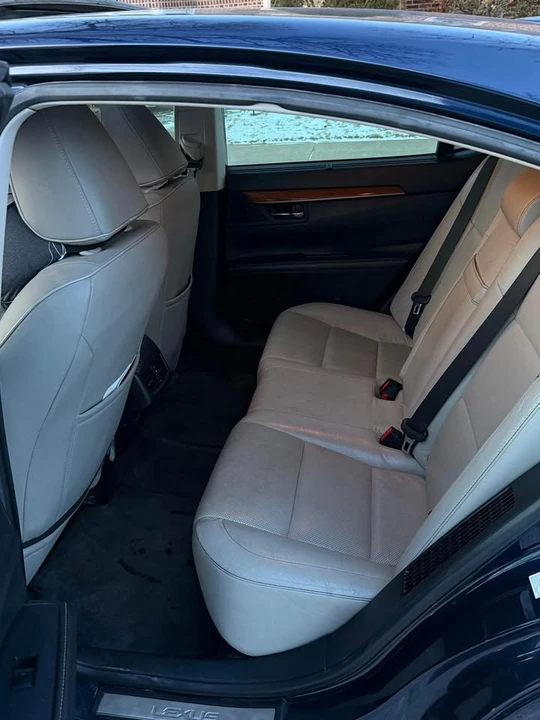 2014 Lexus ES 6th Gen - Image 6 of 10