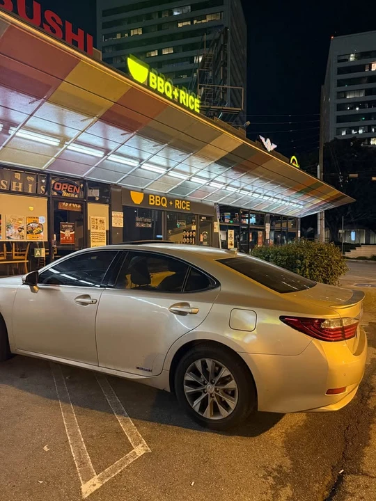2014 Lexus ES 6th Gen - Image 5 of 6