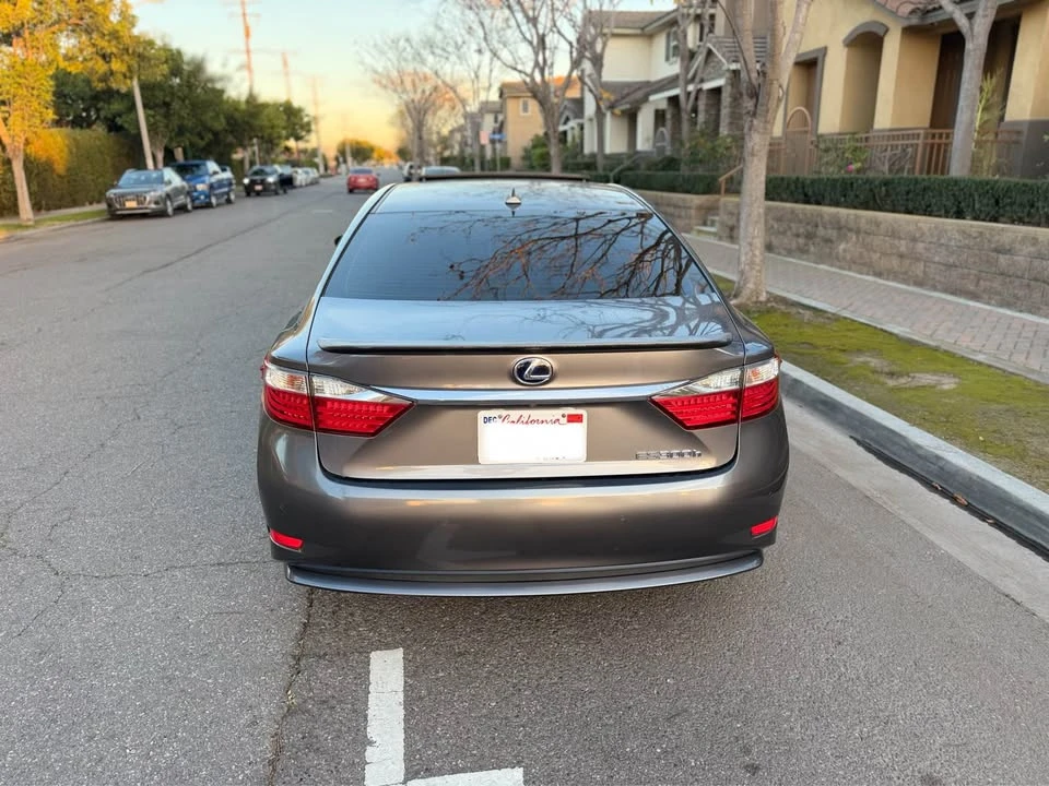 2014 Lexus ES 6th Gen - Image 3 of 17