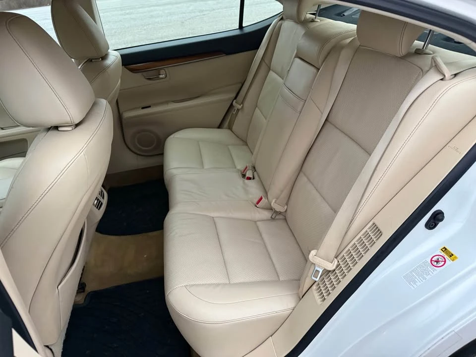 2014 Lexus ES 6th Gen - Image 13 of 14