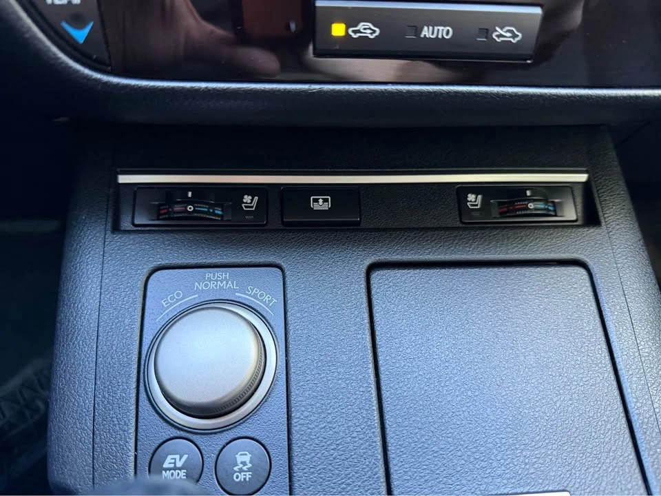 2014 Lexus ES 6th Gen - Image 15 of 17