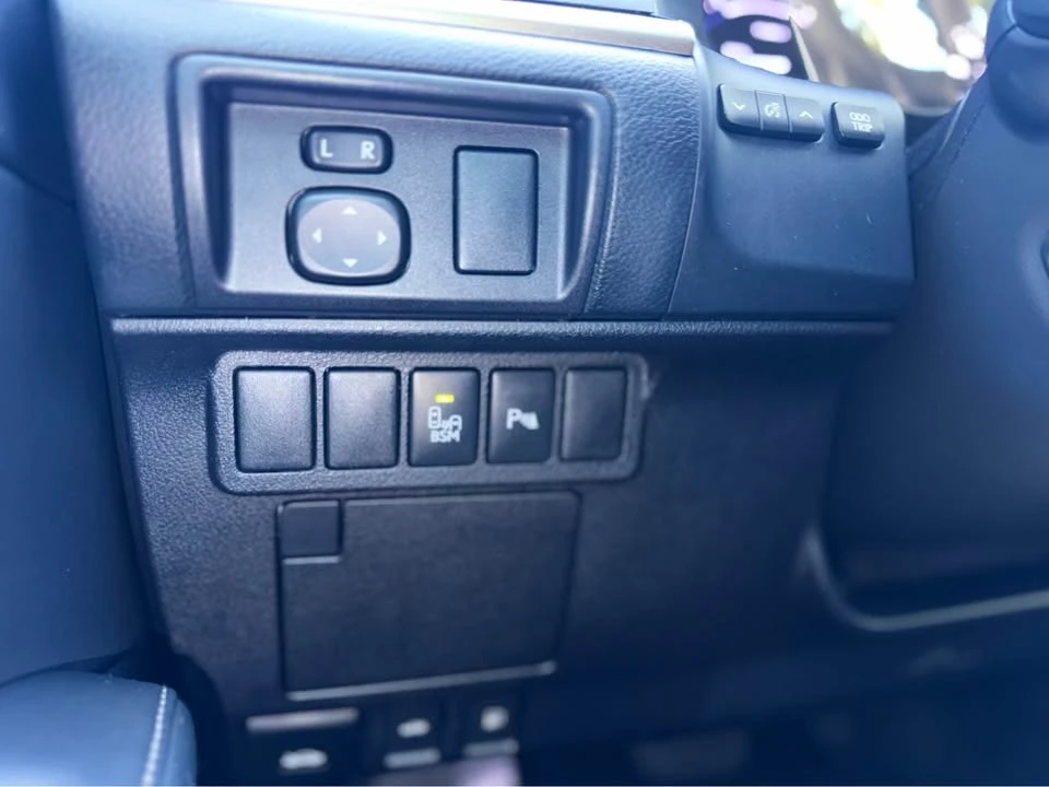 2014 Lexus ES 6th Gen - Image 14 of 17