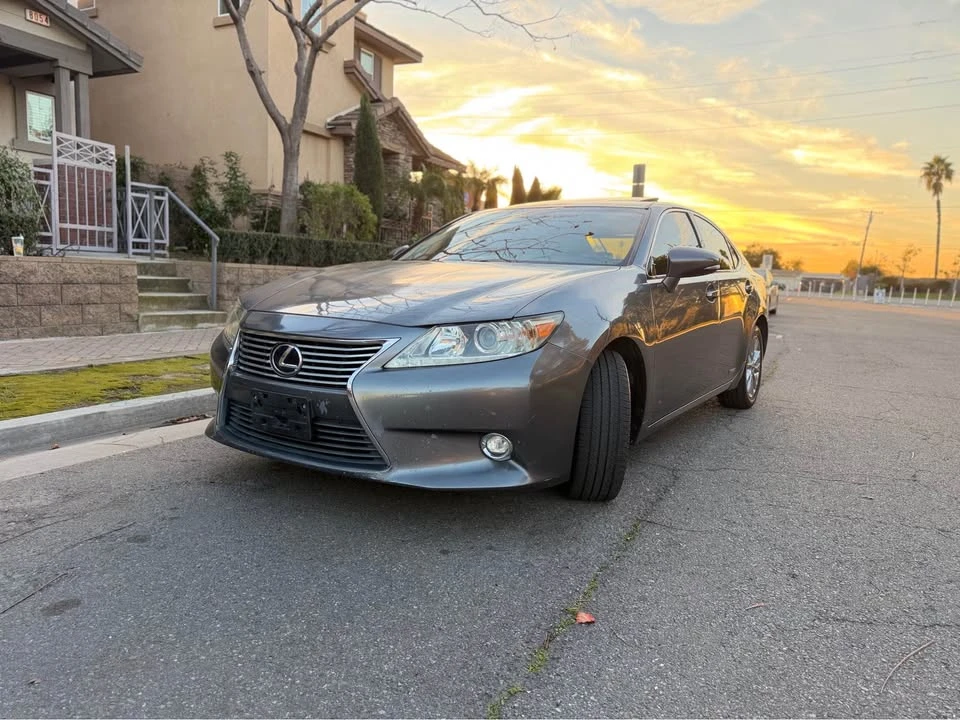 2014 Lexus ES 6th Gen - Image 6 of 17