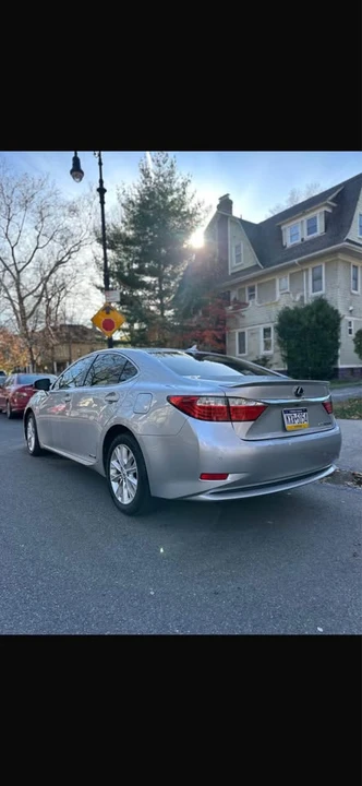 2014 Lexus ES 6th Gen - Image 7 of 18